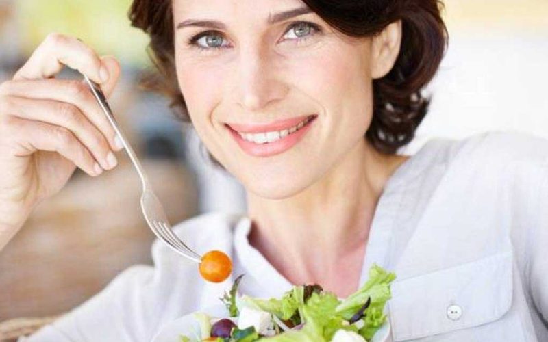 La migliore alimentazione per una donna tra i 40 e i 60 anni